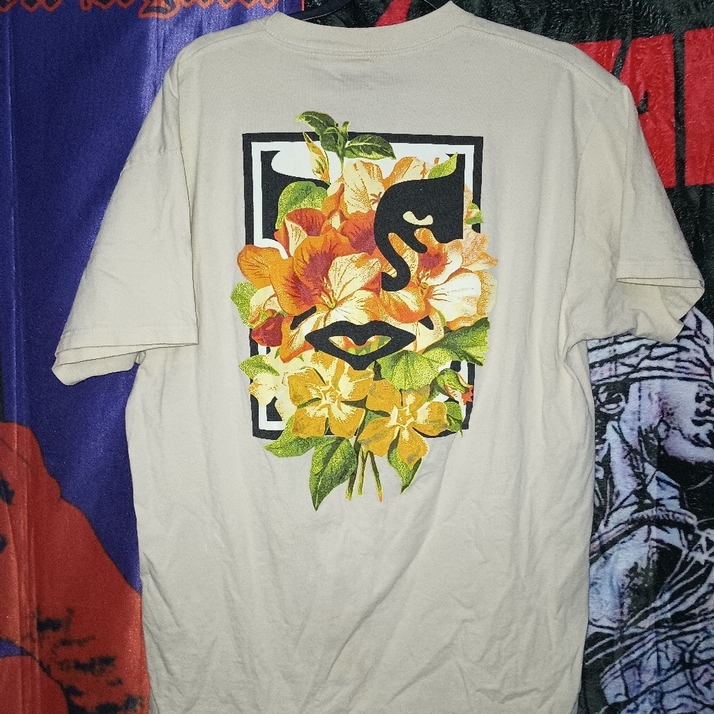 Obey graphic street wear tee size Large
